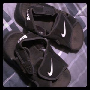 Nike boys sandals